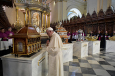 Voyage apostolique du pape François au Pérou. Reliques des saints péruviens.