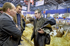 Evêques français au salon de l'agriculture à Paris.