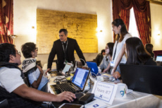 Premier “hackathon”, marathon collaboratif autour de la crise migratoire.
