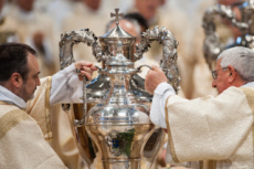 Jeudi Saint. Messe Chrismale en la basilique St Pierre au Vatican.