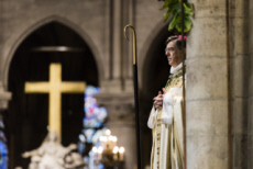 Messe Chrismale célébrée en la cathédrale Notre Dame à Paris.
