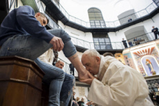 29/03/18 : Le pape lave les pieds de prisonniers de Regina Coelien à Rome