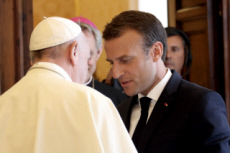 Le pape François reçoit le président Emmanuel MACRON au Vatican.