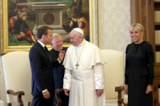 Le pape François reçoit le président Emmanuel MACRON au Vatican.