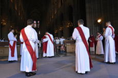 Ordinations sacerdotales en la cath. Notre Dame à Paris, France.