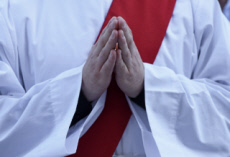 Ordinations sacerdotales en la cath. Notre Dame à Paris, France.