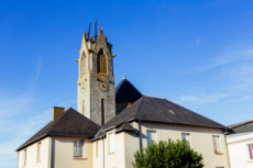 Incendie dans la toiture du clocher de l'église Sainte-Thérèse à Rennes.