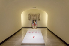 Tombe de Saint Paul VI au Vatican.