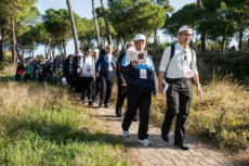 Le Synode des évêques se conclut par un pèlerinage auquel participent des jeunes.