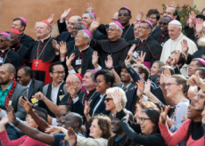 Synode des évêques au Vatican. photo de groupe avec le Pape.