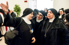 Religieuses venant participer au colloque international sur la vie contemplative à Rome, Italie.