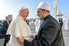 Le pape François saluant le cheikh Ahmed Mohamed el-Tayeb.