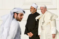 Le pape François saluant le cheikh Ahmed Mohamed el-Tayeb.