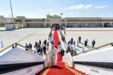 Le pape François aux Emirats arabes unis. Aéroport d'Abu Dhabi, départ du Pape.