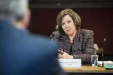 Catherine DEROCHE, présidente de la commission sénatoriale.
