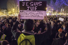 Rassemblement contre l'antisémitisme, place de la République à Paris.