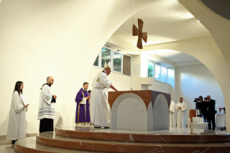 Consécration de l'autel de la nouvelle église San Giulio à Rome.