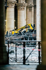 Vue intérieure de la cathédrale Notre-Dame de Paris depuis l'incendie.