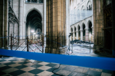 Intérieur de Notre-Dame lors de la célébration de la première messe.