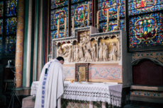 Première messe à Notre-Dame de Paris depuis l'incendie.
