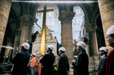 Première messe à Notre-Dame de Paris depuis l'incendie.