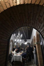 Le pape François visite le centre d’accueil pour personnes sans-abri.
