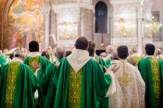 Messe célébrée en la basilique Notre Dame du Rosaire à Lourdes.