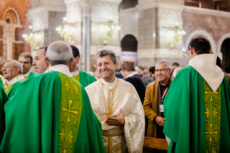 Messe célébrée en la basilique Notre Dame du Rosaire à Lourdes.