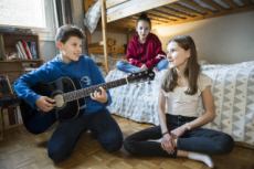 Adolescents et musique.