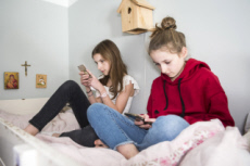 Adolescentes et téléphone portable.