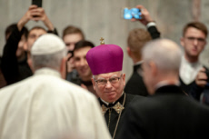 Le Pape et des pèlerins de l’éparchie gréco-catholique byzantine d'Ukraine.