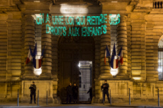 Manifestation contre le projet de loi bioéthique devant le Sénat à Paris.