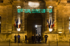 Manifestation contre le projet de loi bioéthique devant le Sénat à Paris.