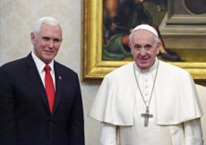 Le pape François reçoit Mike PENCE en audience privée au Vatican.