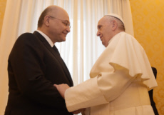 Barham SALIH est reçu en audience privée par le pape François.