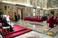 Le pape François rencontre les memebres du Tribunal de la Rote Romaine.