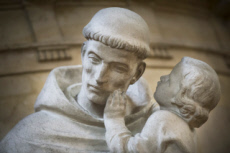 Sculpture représentant Saint Antoine de Padoue.