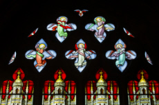 Vitraux représentant des anges.