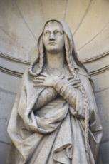 Statue représentant sainte Geneviève.