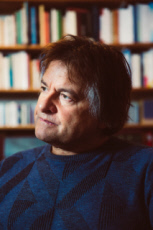 Portrait de Bertrand VERGELY, essayiste et philosophe français.
