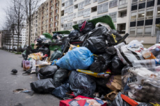 Amoncellement d'ordures à Paris.