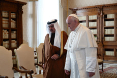 Le pape reçoit le prince héritier du royaume de Bahreïn.