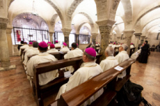 Les évêques italiens et du pourtour méditerranéen se réunissent à Bari, Italie.