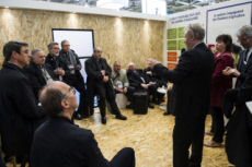 Evêques français au salon de l'agriculture à Paris.