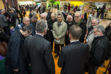 Evêques français au salon de l'agriculture à Paris.