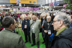 Evêques français au salon de l'agriculture à Paris.