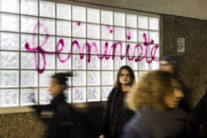 Marche féministe organisée à Paris.