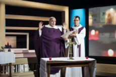 Coronavirus, messe du Jour du Seigneur célébrée en studio.