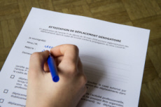 Coronavirus en France, attestation de déplacement dérogatoire.