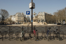 Coronavirus Covid-19, place de Paris déserte.